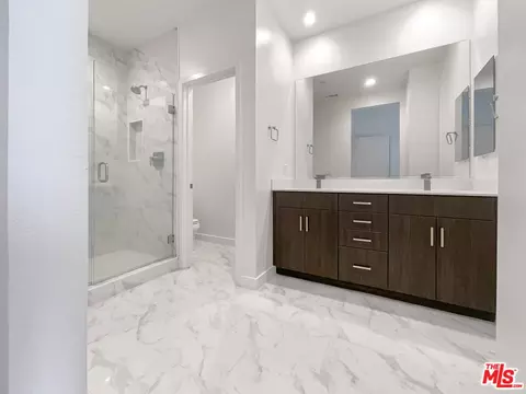 211 Elm Ave, Long Beach, CA 90802 photo 16