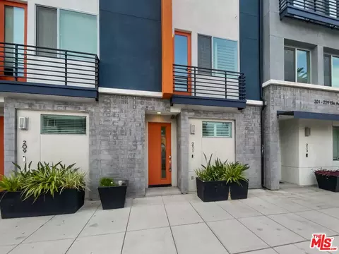 211 Elm Ave, Long Beach, CA 90802 photo 2