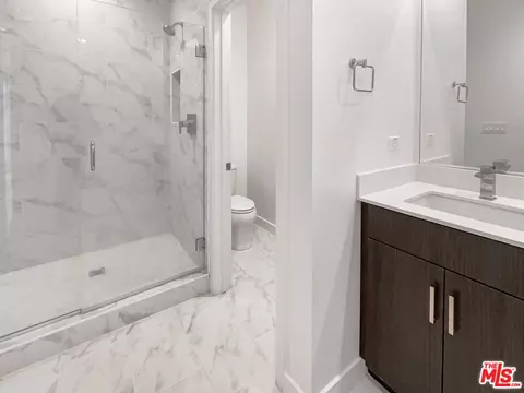 211 Elm Ave, Long Beach, CA 90802 photo 18