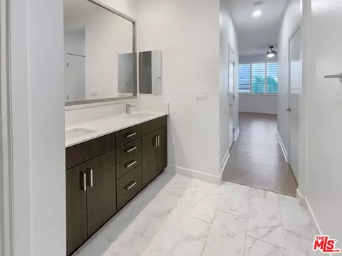 211 Elm Ave, Long Beach, CA 90802 photo 13