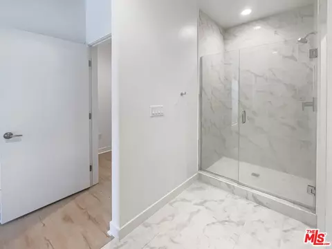 211 Elm Ave, Long Beach, CA 90802 photo 17