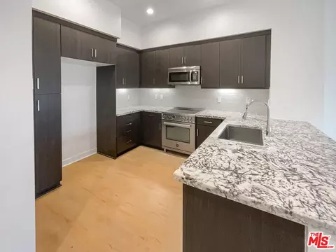 211 Elm Ave, Long Beach, CA 90802 photo 5