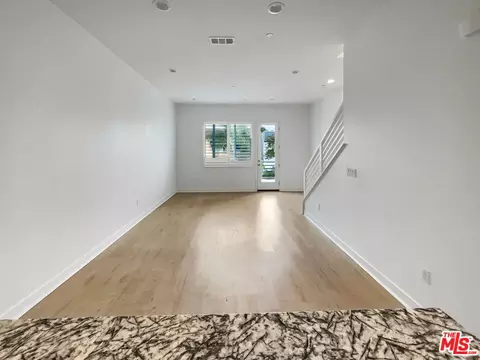 211 Elm Ave, Long Beach, CA 90802 photo 10