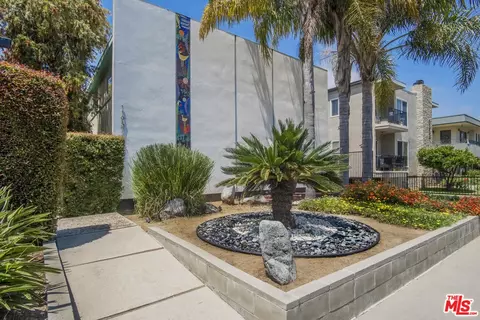 11957 Kiowa Ave, Los Angeles, CA 90049
