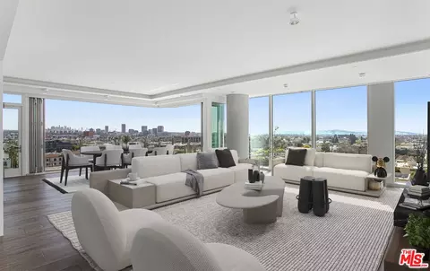 9000 W 3rd St #902, Los Angeles, CA 90048