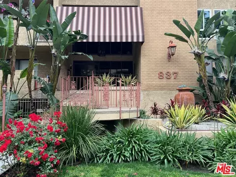 837 N West Knoll Dr #112, West Hollywood, CA 90069
