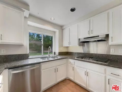 21859 Oliva Ct, Santa Clarita, CA 91350 photo 12