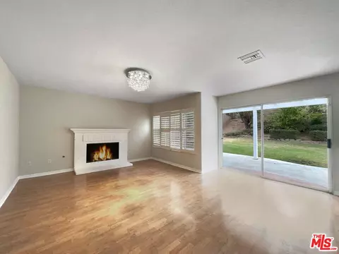 21859 Oliva Ct, Santa Clarita, CA 91350 photo 4