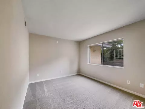 21859 Oliva Ct, Santa Clarita, CA 91350 photo 3