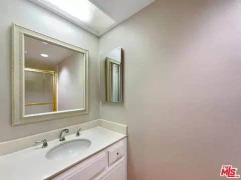 21859 Oliva Ct, Santa Clarita, CA 91350 photo 16