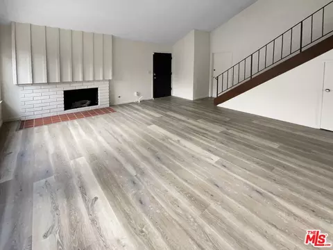 Living - 1860 Denham Ct, Simi Valley, CA 93065 photo 2 of 5