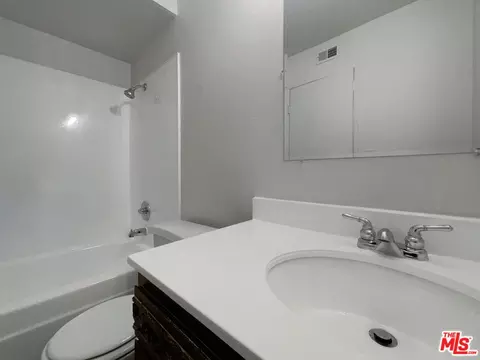 Bath - 1860 Denham Ct, Simi Valley, CA 93065 photo 1 of 4