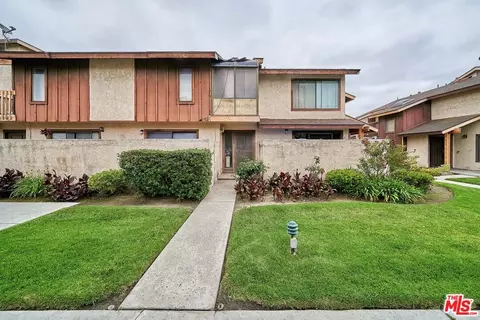 Exterior - 8043 70th St, Paramount, CA 90723 photo 2 of 8