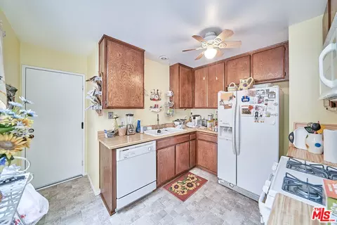Kitchen - 8043 70th St, Paramount, CA 90723 photo 3 of 3