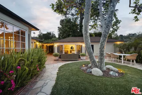 11200 Sunshine Ter, Studio City, CA 91604