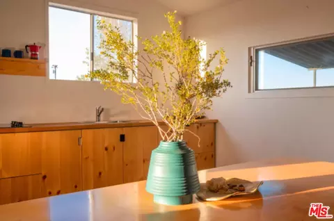 Kitchen - 665 Cherokee Trl, Yucca Valley, CA 92284 photo 3 of 3