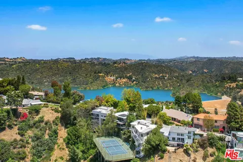 1991 Stradella Rd, Los Angeles, CA 90077