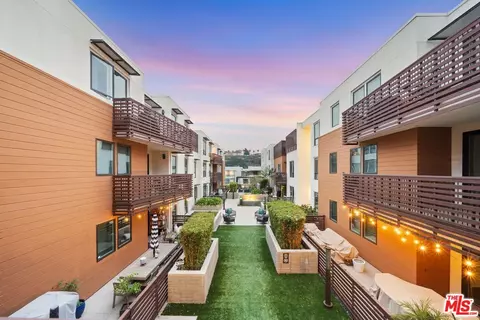 6030 Seabluff Dr #404, Los Angeles, CA 90094