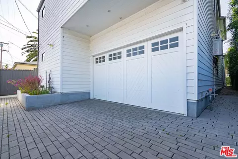 Exterior - 736 E Sunset Ave, Venice, CA 90291 photo 7 of 7
