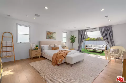 Bedroom - 736 E Sunset Ave, Venice, CA 90291 photo 1 of 6