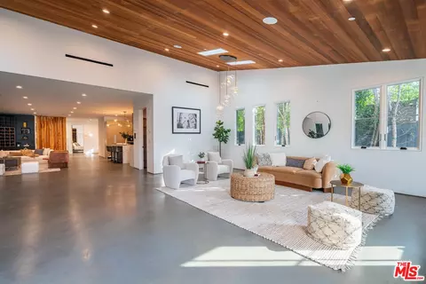 Other - 736 E Sunset Ave, Venice, CA 90291 photo 3 of 6