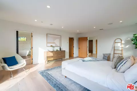 Bedroom - 736 E Sunset Ave, Venice, CA 90291 photo 2 of 6
