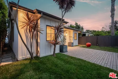 Exterior - 736 E Sunset Ave, Venice, CA 90291 photo 3 of 7