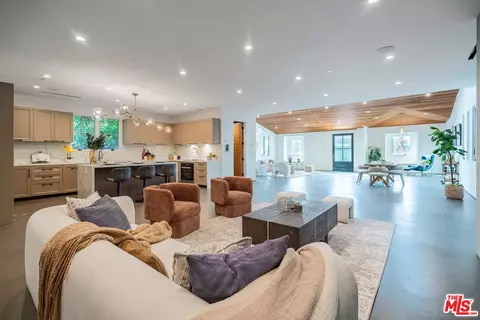 Other - 736 E Sunset Ave, Venice, CA 90291 photo 2 of 6