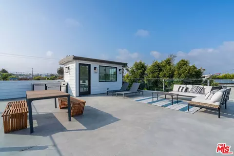 Exterior - 736 E Sunset Ave, Venice, CA 90291 photo 6 of 7