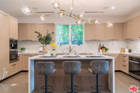 Kitchen - 736 E Sunset Ave, Venice, CA 90291 photo 1 of 3