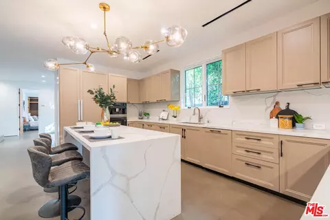 Kitchen - 736 E Sunset Ave, Venice, CA 90291 photo 2 of 3