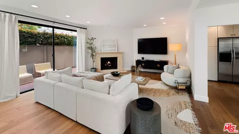 843 12th St #1, Santa Monica, CA 90403