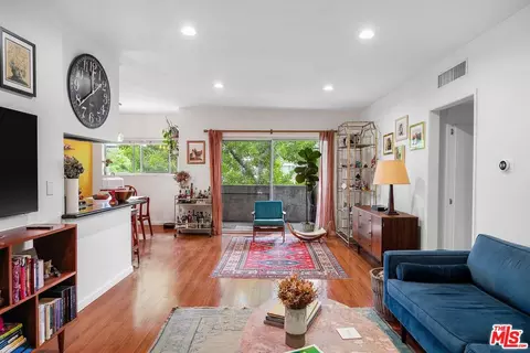 6245 Woodman Ave #202, Valley Glen, CA 91401