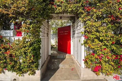704 Superba Ave, Venice, CA 90291 photo 2