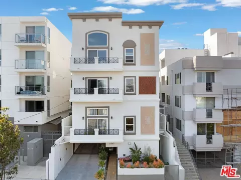 11547 Rochester Ave #202, Los Angeles, CA 90025