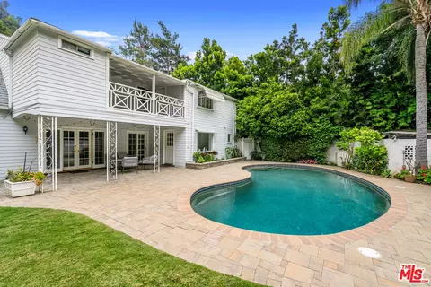 2427 Benedict Canyon Dr, Beverly Hills, CA 90210
