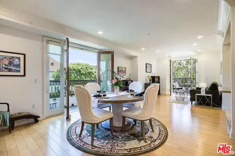261 S Reeves Dr #202, Beverly Hills, CA 90212