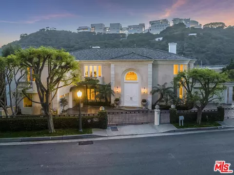 1032 Casiano Rd, Los Angeles, CA 90049