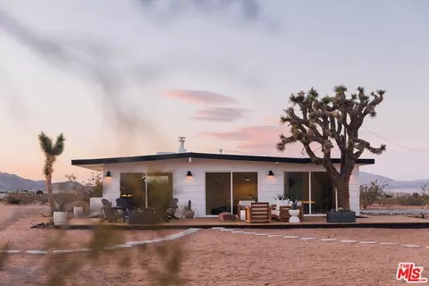 Exterior - 60277 Stearman Rd, Landers, CA 92285 photo 2 of 14