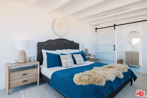 Bedroom - 60277 Stearman Rd, Landers, CA 92285 photo 2 of 10