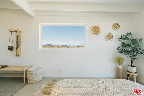 Bedroom - 60277 Stearman Rd, Landers, CA 92285 photo 7 of 10