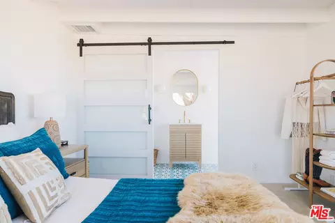 Bedroom - 60277 Stearman Rd, Landers, CA 92285 photo 4 of 10