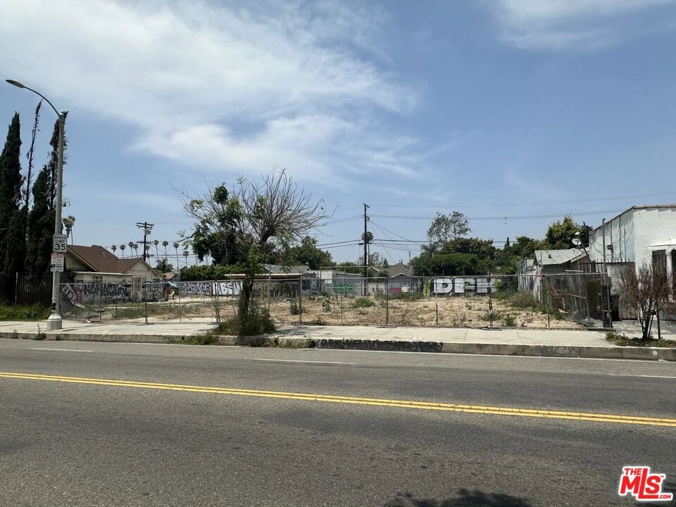 2037 W Jefferson Blvd  