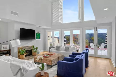 2253 Canyonback Rd, Los Angeles, CA 90049