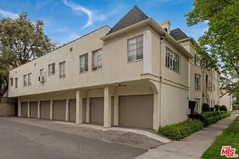 153 S Linden Dr, Beverly Hills, CA 90212 photo 3