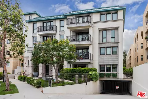 441 S Barrington Ave #104, Los Angeles, CA 90049