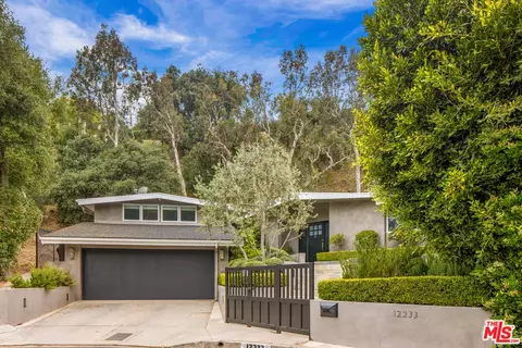 12233 Octagon St, Los Angeles, CA 90049