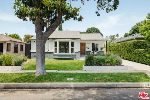 17441 Hamlin St, Lake Balboa, CA 91406