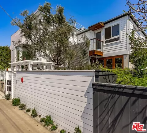 716 Hampton Dr, Venice, CA 90291 photo 1