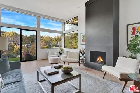 8801 Hollywood Hills Rd, Los Angeles, CA 90046